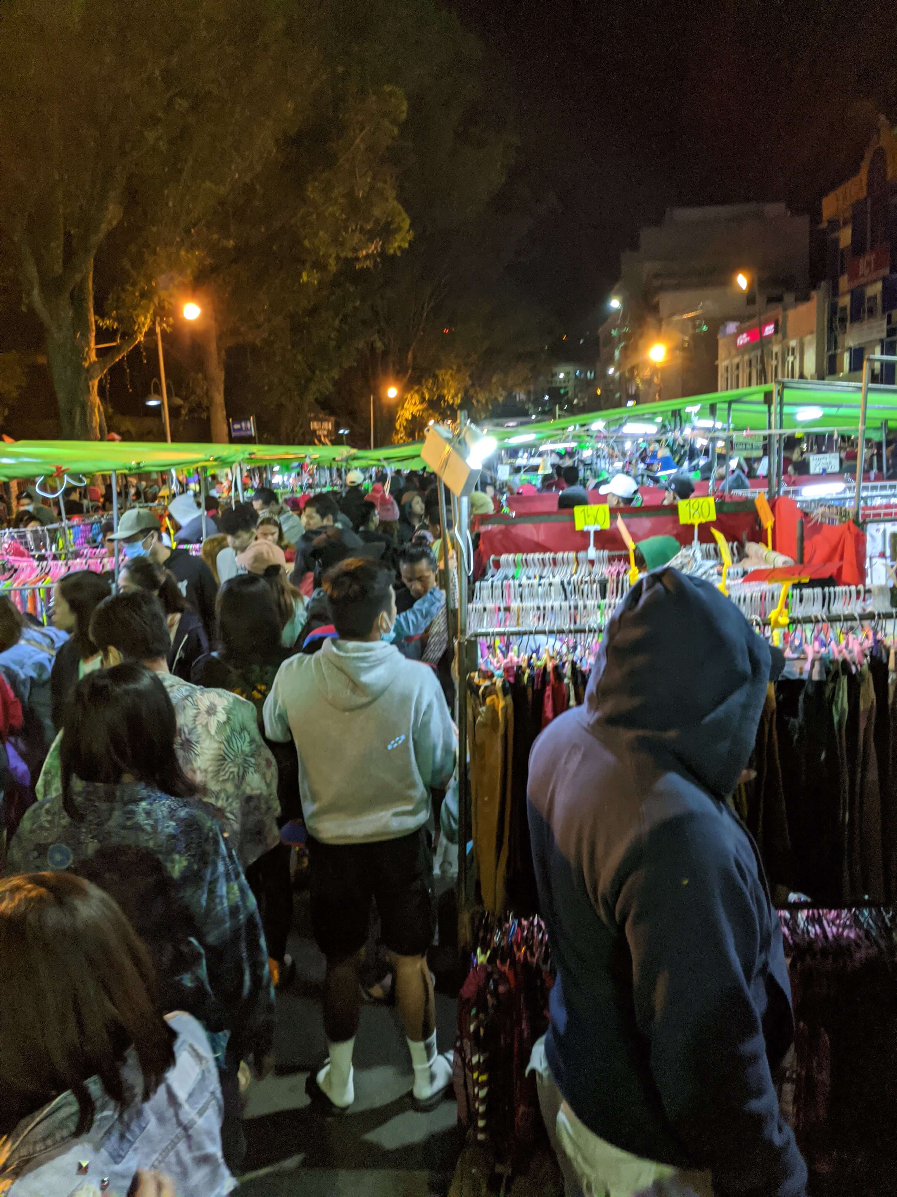 Night Market 2 / 中で撮影