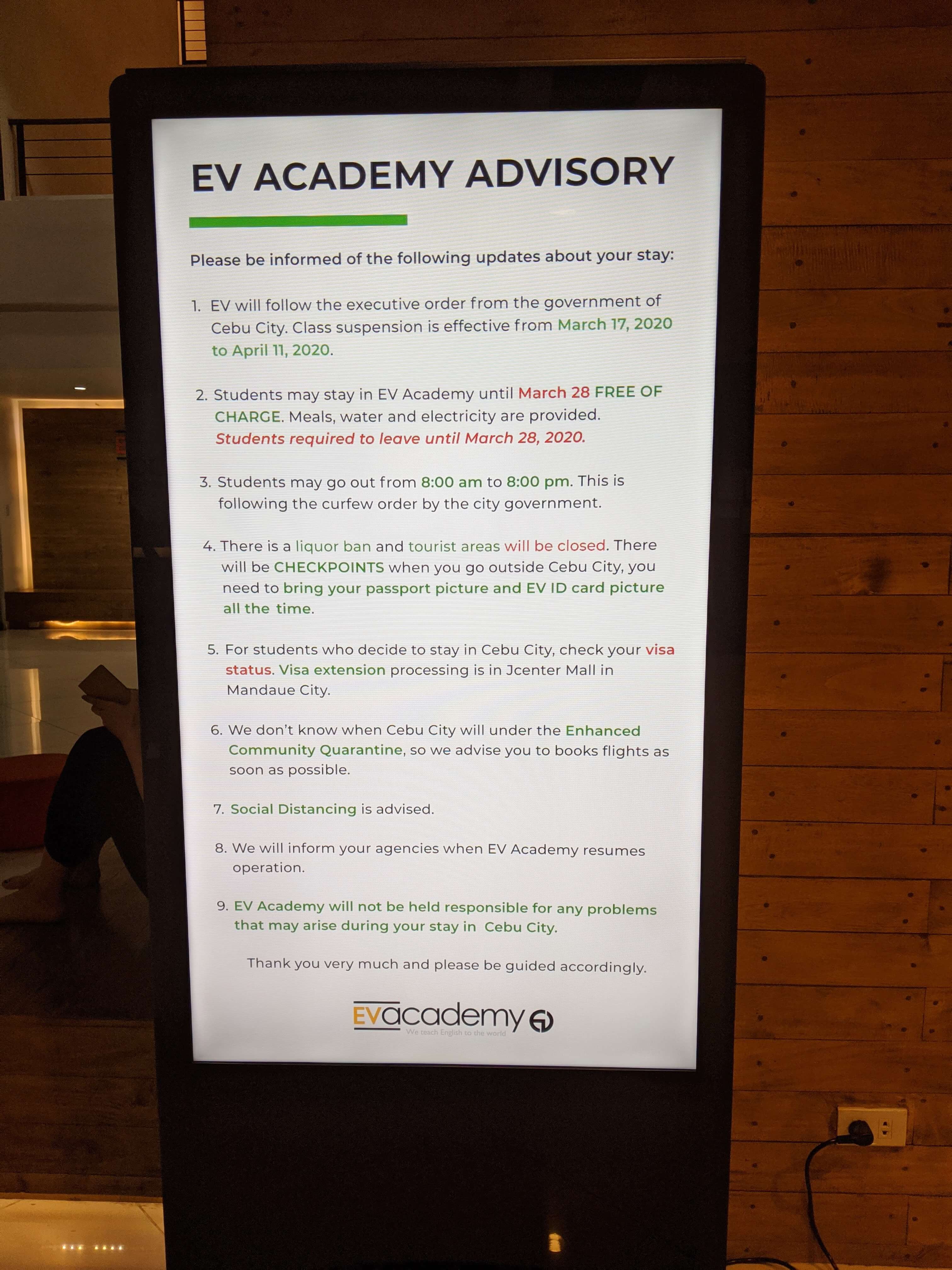 EV Academyの電光掲示板です。休校のことについて書いてあります。